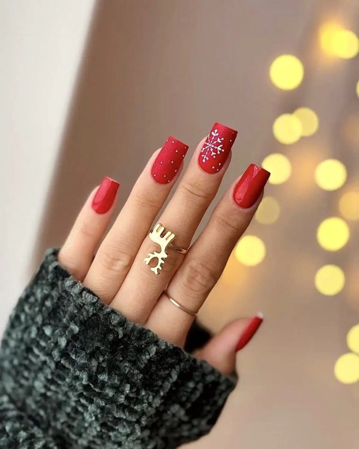 Nails+idea+for+Christmas - کاشت ناخن قرمز جیغ جدید 1402 - 1403