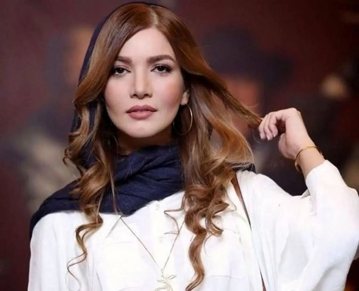 (عکس) متین ستوده در بالا پشت بام با لباس رسمی چه می کند؟