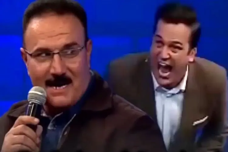 آواز شادونه؛ آقاهه تو زندگی قبلیش خواننده نبوده با این صدا تو زندگیه بعدیشم نمیشه...