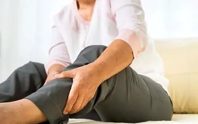 درمان پا درد ترک اعتیاد؛ بررسی جامع بهترین درمان‌ها