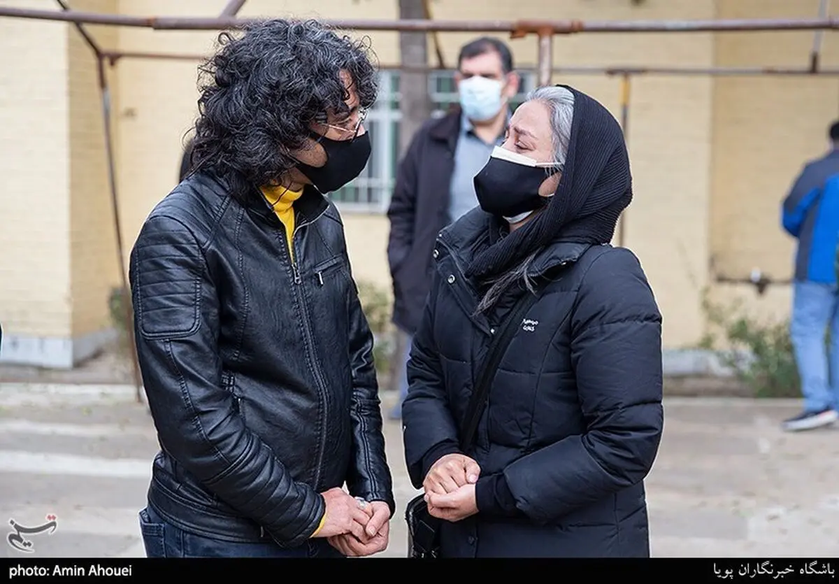 (عکس) ضجه های دردناک نسرین مرادی همسر دوم کامبوزیا پرتوی در بهشت زهرا