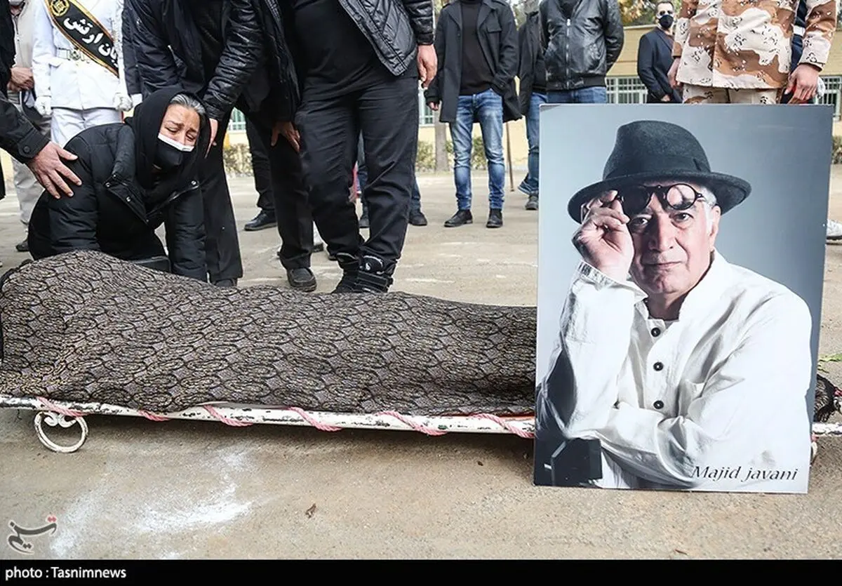(عکس) ضجه های دردناک نسرین مرادی همسر دوم کامبوزیا پرتوی در بهشت زهرا