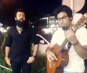 آواز خیابانی؛ ببینید آقای ریش بلند چه دلنواز آهنگ رضا صادقی عشقت نمیره از سرمو میخونه