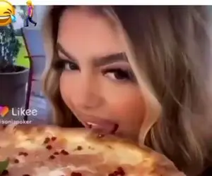 واکنش سمی پسر ها نسبت به پیتزا خوردن دخترا | ویدیو