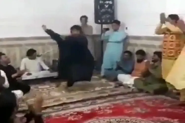 آواز محلی؛ رقص خفاش شب