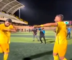 آواز شاد؛ شادی پیروزی بازیکنان به آهنگ شینقیلی نانای تماشاچیا چه ذوقی کردن واسشون