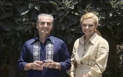 سفر به ایام قدیم 1340؛ گرگم به هوا بازی کردن فرح و شاه آسیمه سر