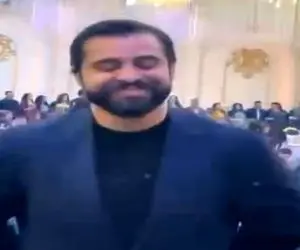 آواز شاد؛ پسره خیلی سعی کرد جنتلمن باشه و تکون نخوره ولی نتونست جلو اهنگ مقاومت کنه 