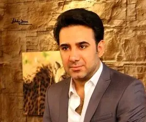 (ویدئو) تیپ عجیب شاهین صمدپور با کت و شورت!