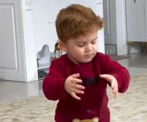 آواز شادیسم؛ پسر بچه گوله نمکه ادای رقص داییشو در میاره سرجمع دو سالشه انقد بلده