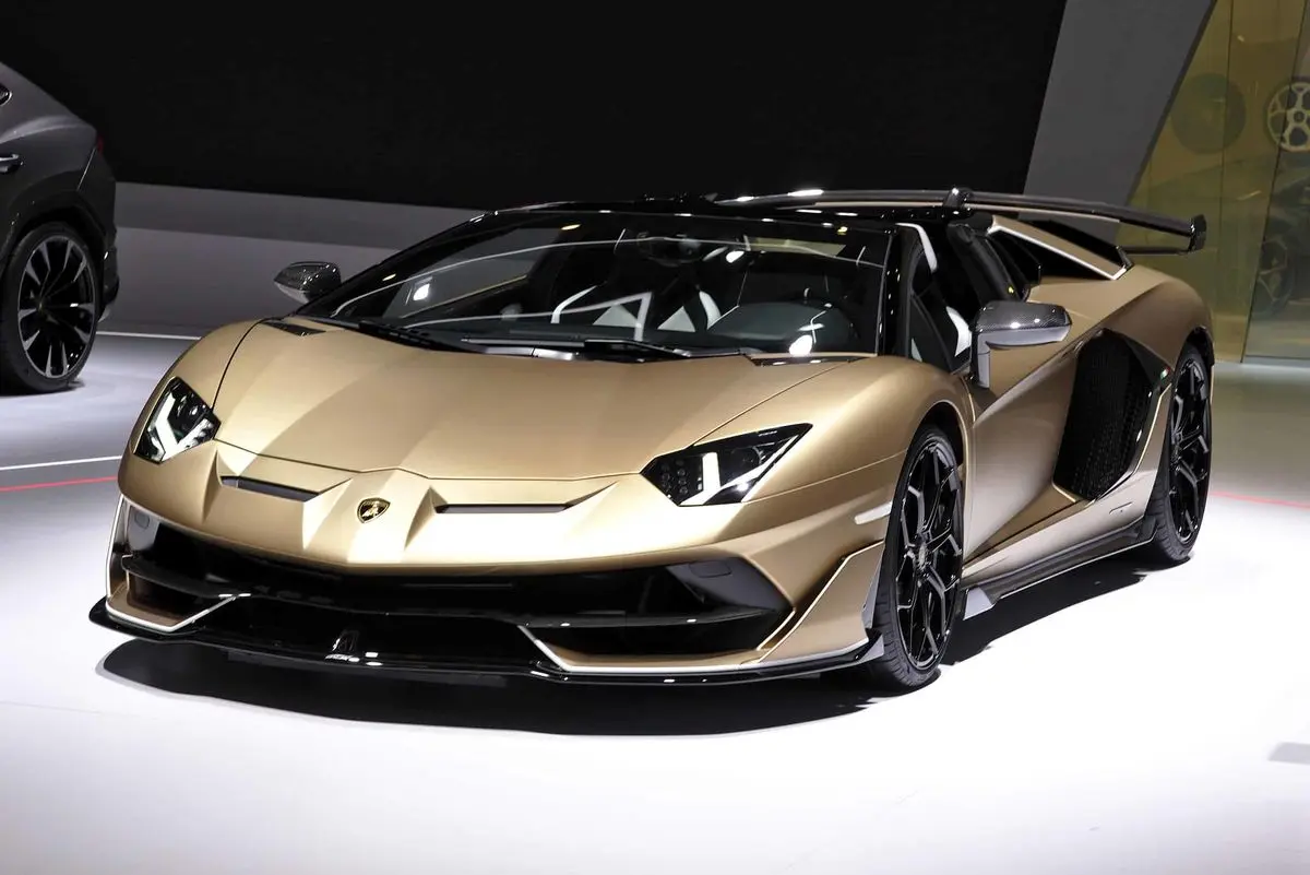 lamborghini-aventador