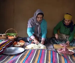 غذای خوش پخت دهاتی؛ دخترای باذوق سفره پهن کردن اعیونی خوراک گوشت چرب و چیل و نون محلی