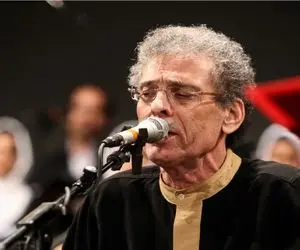 آواز کردی/استاد کامکار بزرگ با صدای گرفتش تو مهمونی خونه خودش میزنه و میخونه