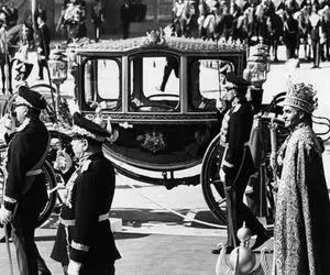 سفر به ایام قدیم سال 1338؛ حرکت عجیب اسب در مقابل محمدرضا پهلوی