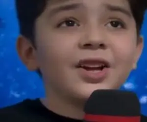 آواز احساسی؛ زبون ما واقعا تو دنیا تک پسربچه ازبکی خوشگل عاشقو فارسی خوند خارجیا ماتن