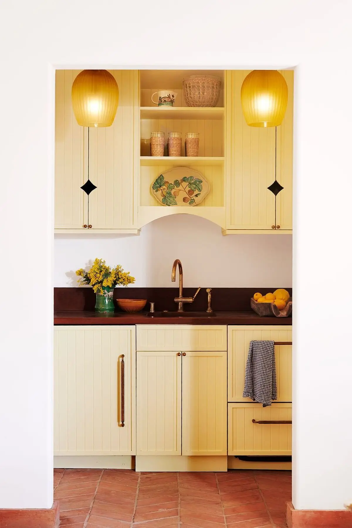 small-room-paint-ideas-hbx120120nickeykehoe-001-1637273841-6442ad8234ed9