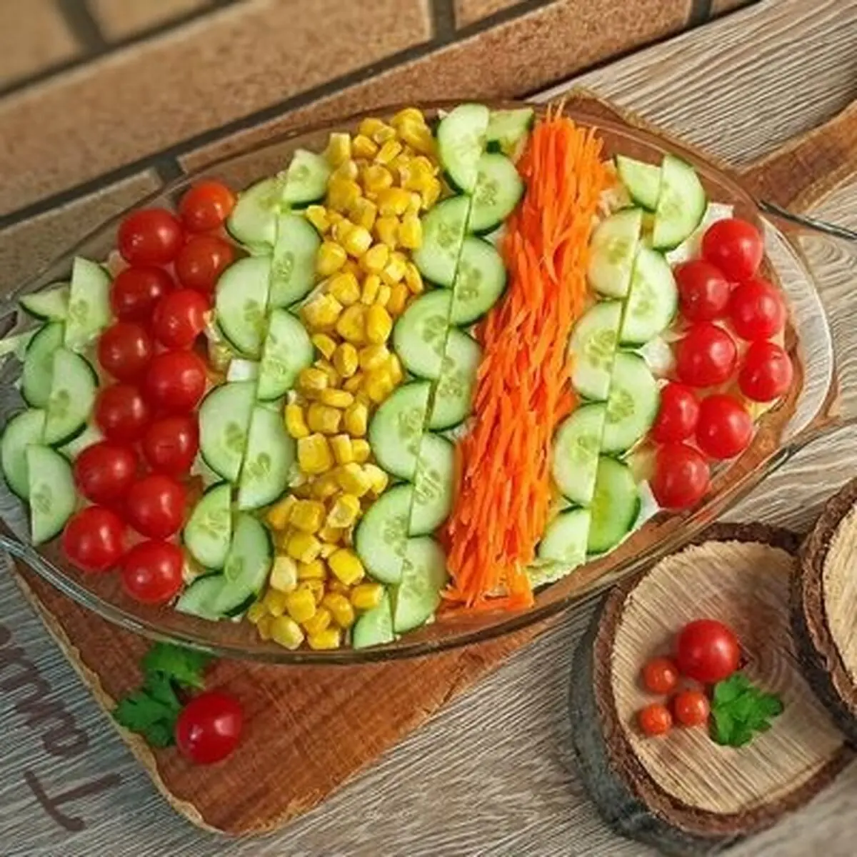 تزیین سالاد خیار و گوجه