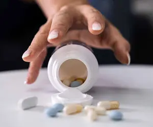 مرگ آزاده نامداری؛ هشداری از جنس داروهای اعصاب و روان! 