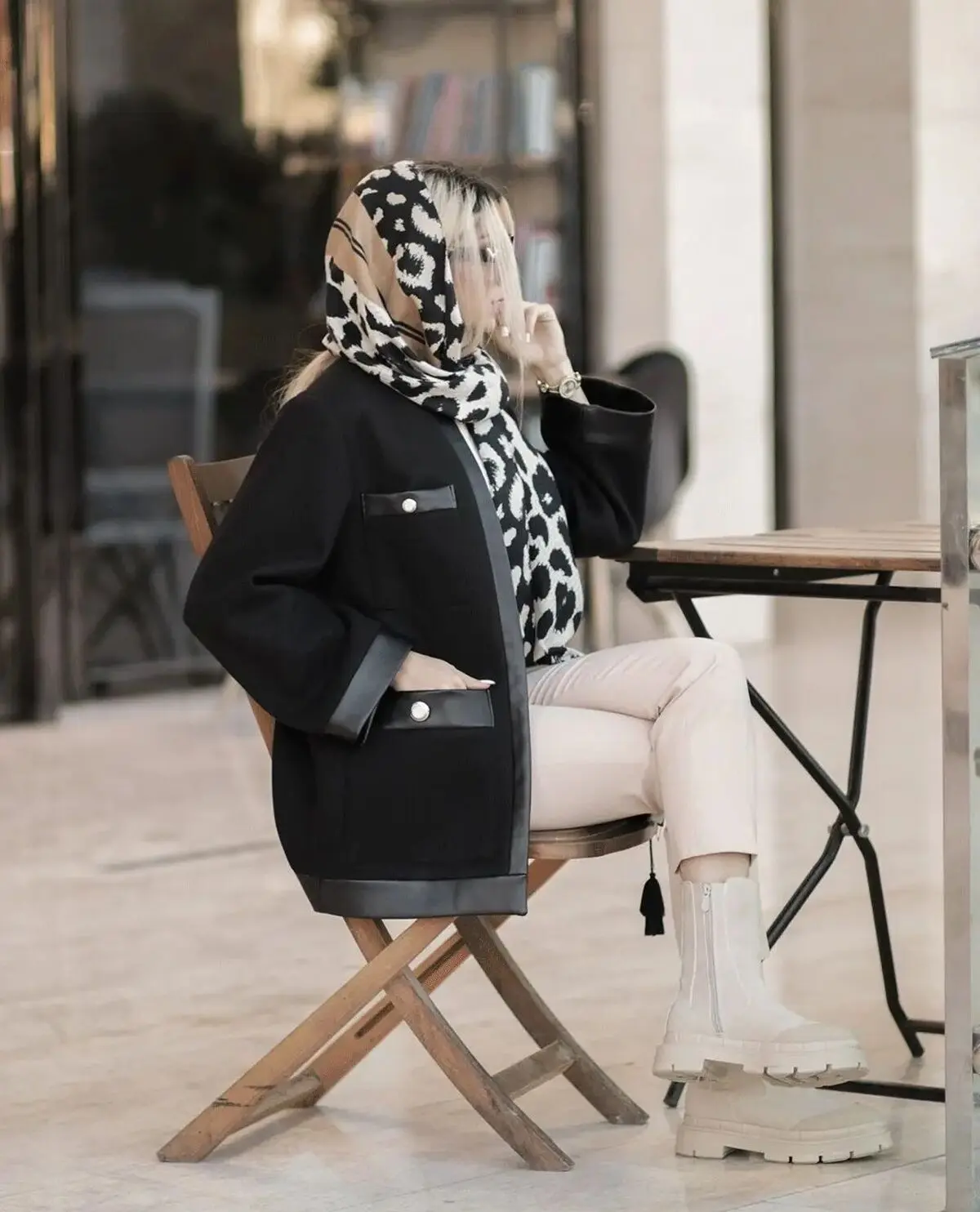 شلوار پارچه ای با نیم بوت