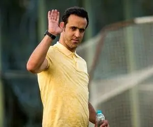 علی کریمی غیرفوتبالی ها را دریبل می‌زند؟