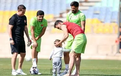 (عکس) پسر خوشگل و جذاب اوستون اورونوف در تمرین پرسپولیس