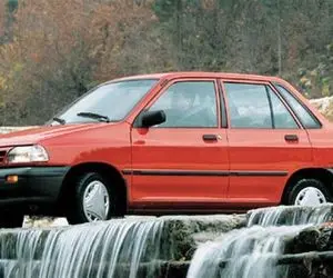 افسار گسیختگی در بازار خودرو؛ قیمت پراید به 200 میلیون تومان رسید