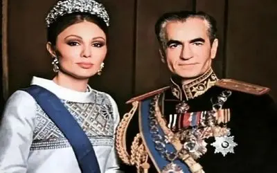 سفر به ایام قدیم سال 1338؛ قیافه ملول محمدرضا پهلوی از قهقهه فرح و مادرش