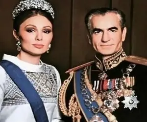 سفر به ایام قدیم سال 1338؛ قیافه ملول محمدرضا پهلوی از قهقهه فرح و مادرش