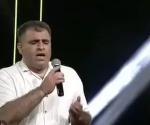 آواز احساسی؛ این آقا با صدای پرقدرتش آهنگ کویر رو بهتر از خواننده اصلی خوند 