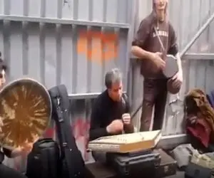 آواز خیابانی؛ کول ترین بندی که میشه دید با عجیب ترین ابزار آهنگ میزنن فقط شعبده بازه