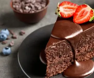 آموزش آشپزی؛ کیک شکلاتی با رویه گاناش که هر کی بخوره دستورشو ازت میخواد