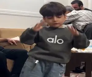 آواز شاد؛ پسربچه مست خواب بود آهنگ موردعلاقش اجرا شد شیطون کم نذاشت با رقص لرزونش