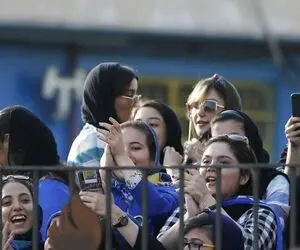 (عکس) تصویری تاریخی از روز حضور بانوان استقلالى در ورزشگاه آزادى!