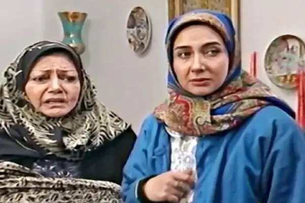 کتایون ریاحی در جشن تولد 22 سالگی در آغوش حمیده خیرآبادی آرایش کرده