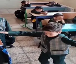 آواز شاد؛ معلم پایه برا تولد یکی از بچه ها هله دان دان خوند همه کلاس رقصیدن چقد خوبه