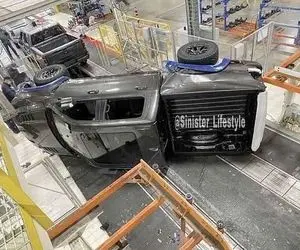 چپ شدن پیکاپ دوج رم در خط تولید!