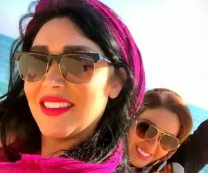 عکس خصوصی و "لب استخری" سارا منجزی جنجالی شد! +عکس