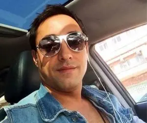 (عکس) تصویری عجیب از امیرحسین رستمی با پوشش زنانه!