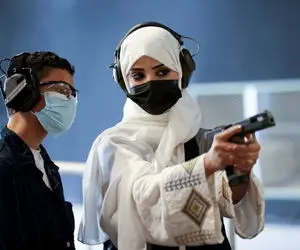 (عکس) کلاس تیراندازی دختر سعودی!