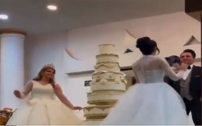 (ویدیو) داماد دو عروسه؛ وقتی خواهر داماد تو عروسی برادرش لباس عروس پوشید!