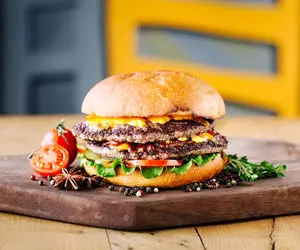 طرز تهیه 2 نوع برگر متفاوت و خوشمزه خانگی