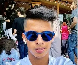 عکس جنجالی قایدی با یک مدیر برنامه؛ خبری در راه است؟!