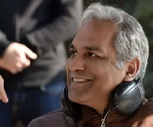 چهره عجیب مهران مدیری در حال سیگار کشیدن!