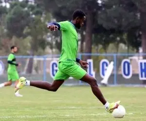 جنجال بازیکن گابنی تمامی ندارد؛ پرسپولیس هم اعتراض دارد!
