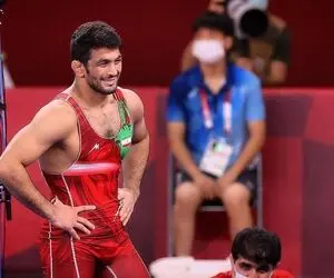 ساعت و حریف مسابقه کشتی حسن یزدانی در نیمه نهایی المپیک 2020