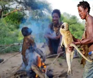 کباب میمون؛ بربرهای برهنه میمون و با قمه شکار میل داغ از دهنش رد و زنده کبابش کردن