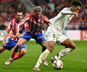 توقف دربی اتلتیکو مادرید و رئال مادرید پس از جنجال هواداران میزبان!