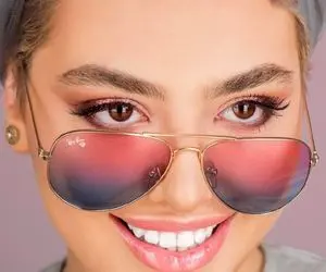 ریحانه پارسا با وضعیت نامناسب در خیابان های ترکیه!