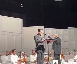 آواز همایونی؛ همایون شجریان به یاد پدرش تو کنسرت دود عود میخونه سالن رو غم میبره