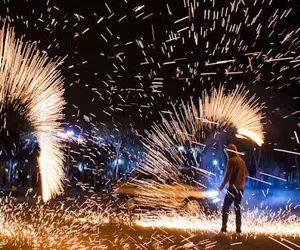 فیلم ترقه بازی خطرناک در خیابان مولوی تهران/چهارشنبه سوری